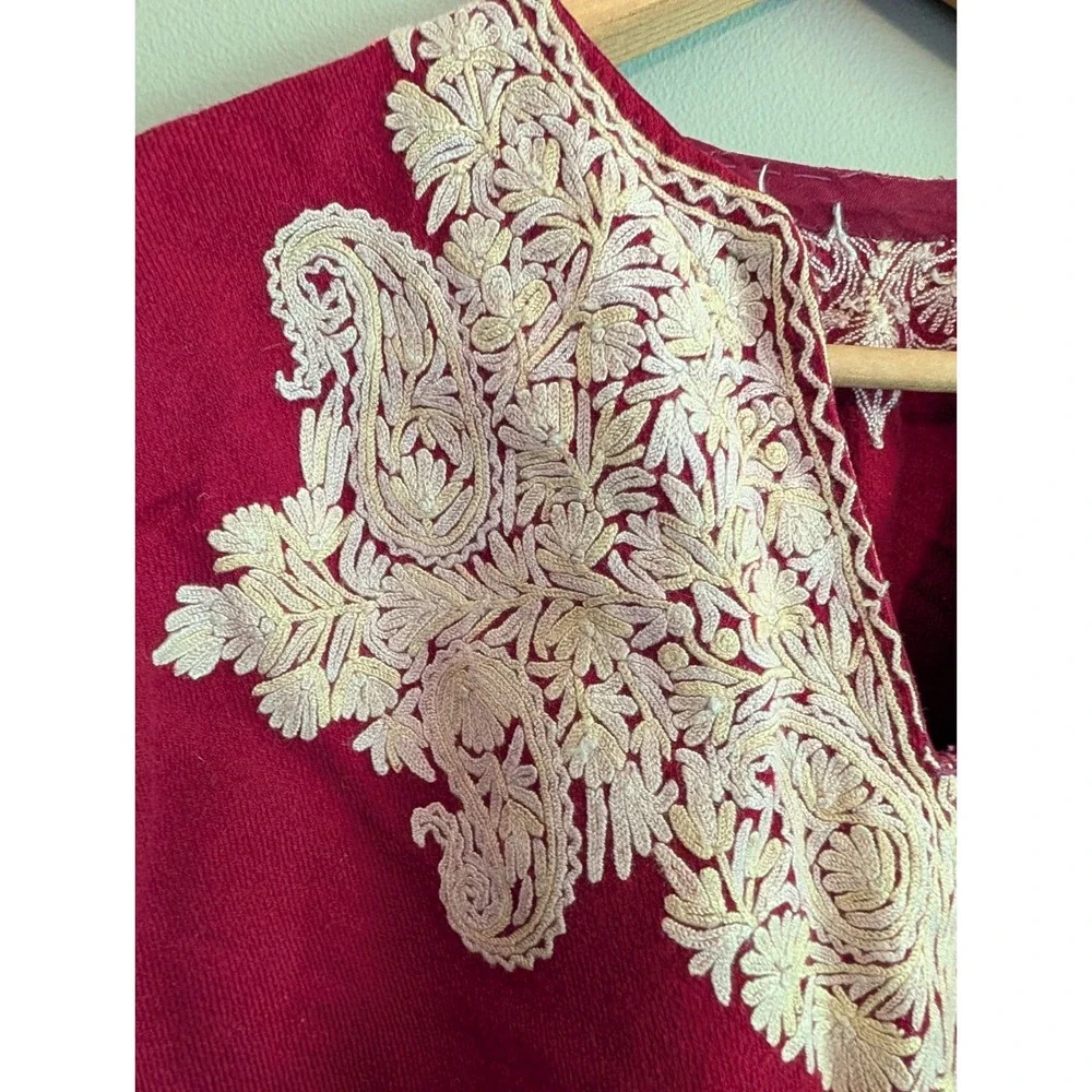 Vintage Wool Poncho Shawl Embroidered Red Floral‎ Fringe Bohemian Festival 70s